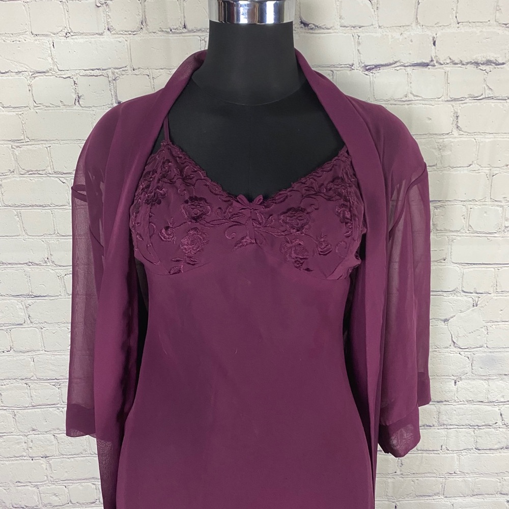 Sexy burgundy outfit (nightgown + robe)